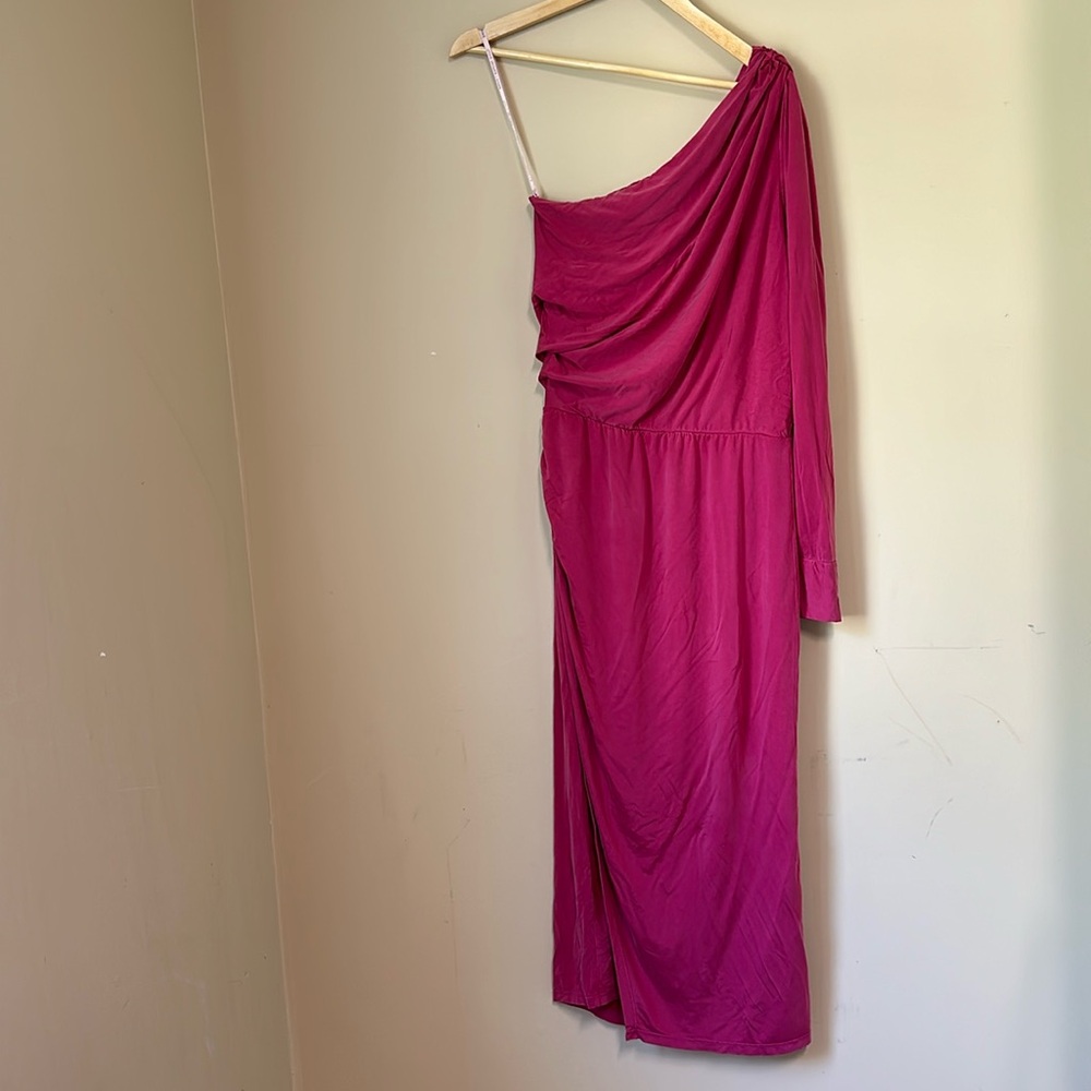 One shoulder dress